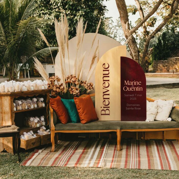 Panneau bienvenue double mariage personnalisé acrylique rouge carmin et bois - Terracotta