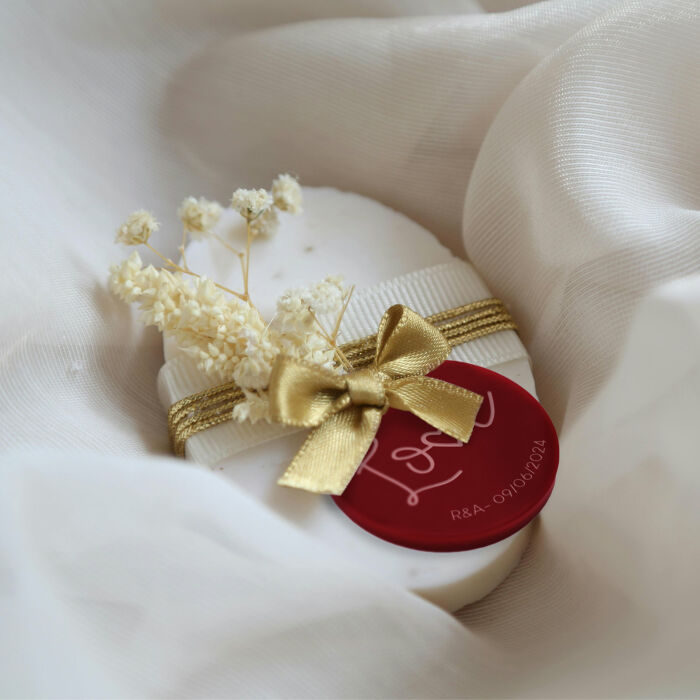 Etiquette cadeau mariage personnalisée illustration acrylique rouge carmin 3,5x3,5 cm - Terracotta