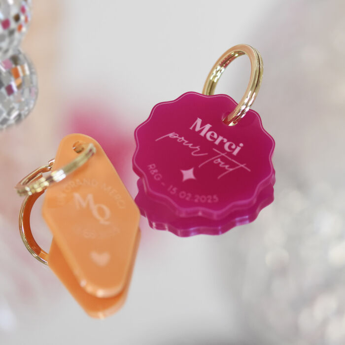 Porte-clés mariage personnalisé disco acrylique fuchsia 4x4 cm - Pop - ambiance