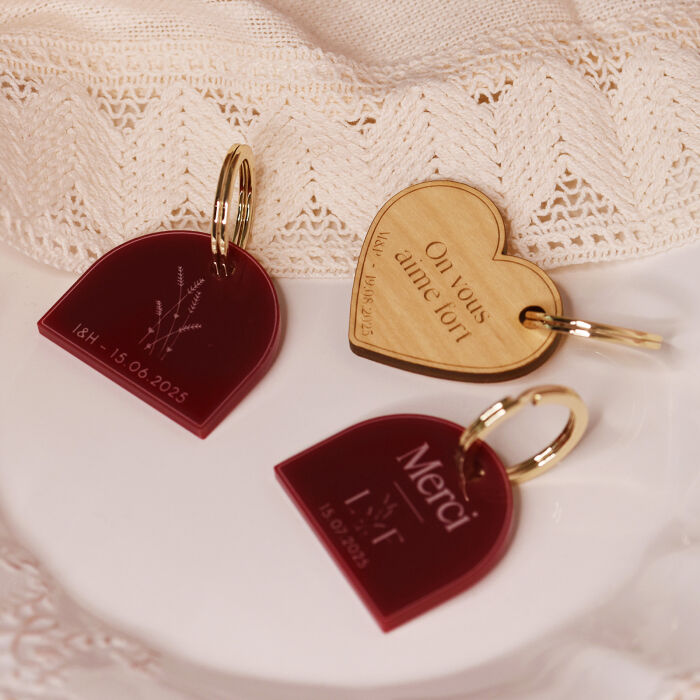 Porte-clés mariage personnalisé arche acrylique rouge carmin 4,5x3,7 cm - Terracotta - ambiance