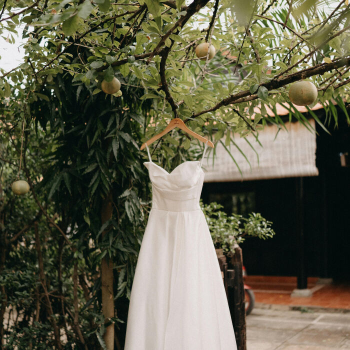 Cintre mariage personnalisé prénoms mariés illustration "Coeur" bois 45x23 cm - Garden