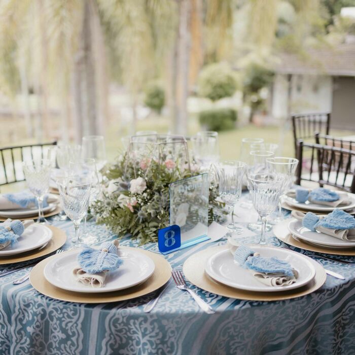 Menu mariage personnalisé acrylique bleu transparent 13x20 cm et numéro de table acrylique bleu givré 7x7 cm - Blue Mediterraneo