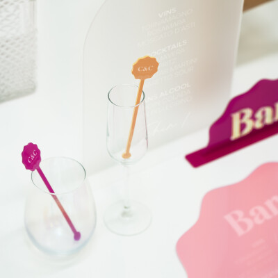 Touillette personnalisée initiales ou prénoms mariés acrylique fuchsia 35x164 mm - Pop