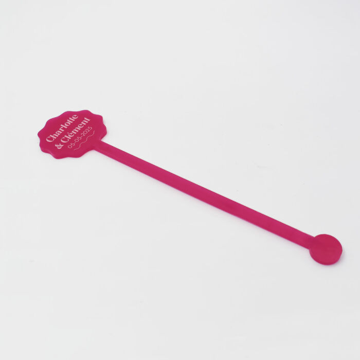 Touillette personnalisée initiales ou prénoms mariés acrylique fuchsia 35x164 mm - Pop