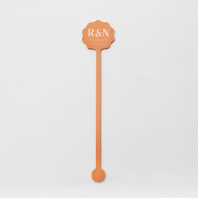 Touillette personnalisée initiales ou prénoms mariés acrylique orange 35x164 mm - Pop