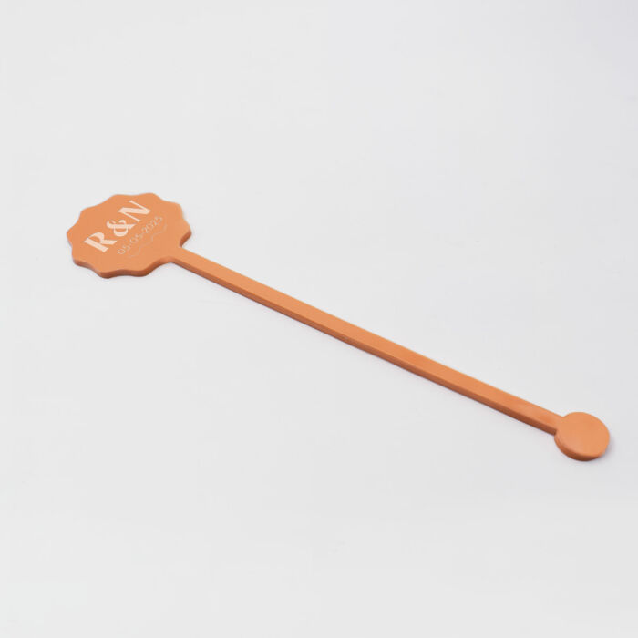 Touillette personnalisée initiales ou prénoms mariés acrylique orange 35x164 mm - Pop