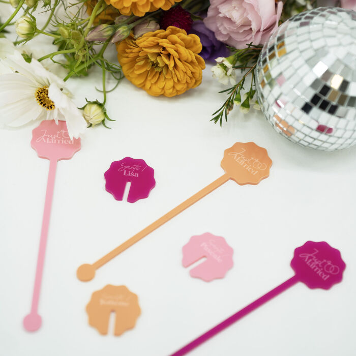 Touillette illustrée mariage acrylique fuchsia 35x164 mm - Pop