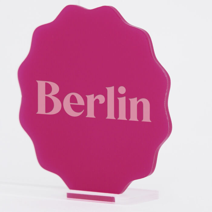 Menu personnalisé acrylique givré 14x20 cm et nom de table acrylique fuchsia 8x8 cm - Pop