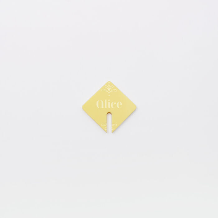 Marque-verre personnalisé prénoms invités acrylique jaune pastel 3,5x3,8 cm - Blue Mediterraneo