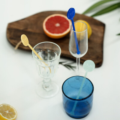 Touillette personnalisée initiales mariés acrylique bleu givré 3x16 cm - Blue Mediterraneo