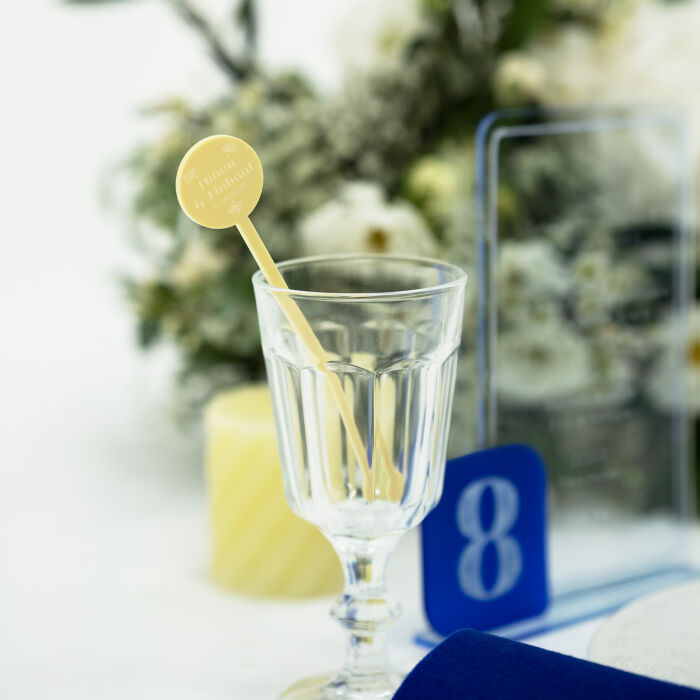 Touillette personnalisée prénoms mariés acrylique jaune pastel 3x16 cm - Blue Mediterraneo