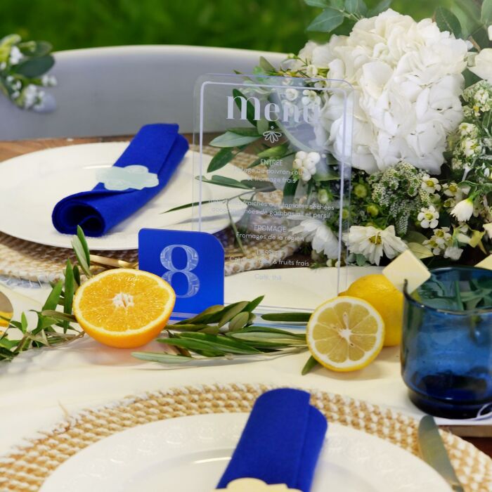 Menu personnalisé acrylique bleu transparent 14x20 cm et numéro de table acrylique bleu givré 8x8 cm - Blue Mediterraneo