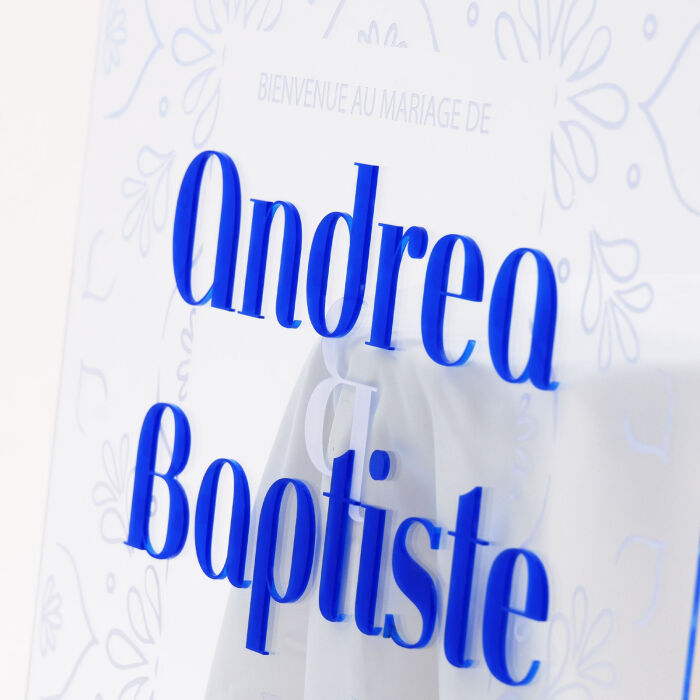 Panneau bienvenue mariage personnalisé prénoms acrylique bleu transparent 59x78 cm - Blue Mediterraneo
