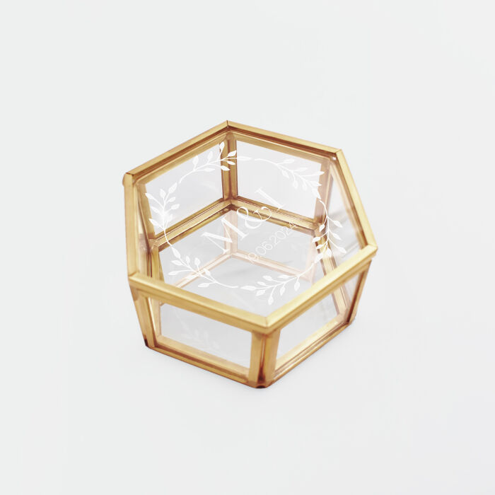 Boîte à alliances mariage personnalisée hexagonale initiales mariés verre gravé 8x7x4 cm - Bohème