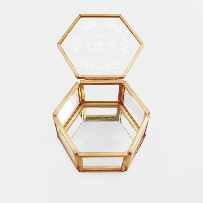 Boîte à alliances mariage personnalisée hexagonale initiales mariés verre gravé 8x7x4 cm - Bohème