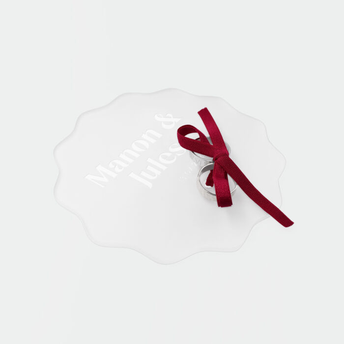 Porte-alliances mariage personnalisé prénoms mariés acrylique givré ruban fuchsia 13x13 cm - Pop