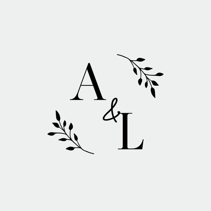 Cintre mariage personnalisé initiales mariés ornement floral bois 45x23 cm - Bohème