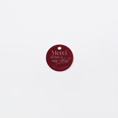 Etiquette cadeau mariage personnalisée illustration acrylique rouge carmin 3,5x3,5 cm - Terracotta