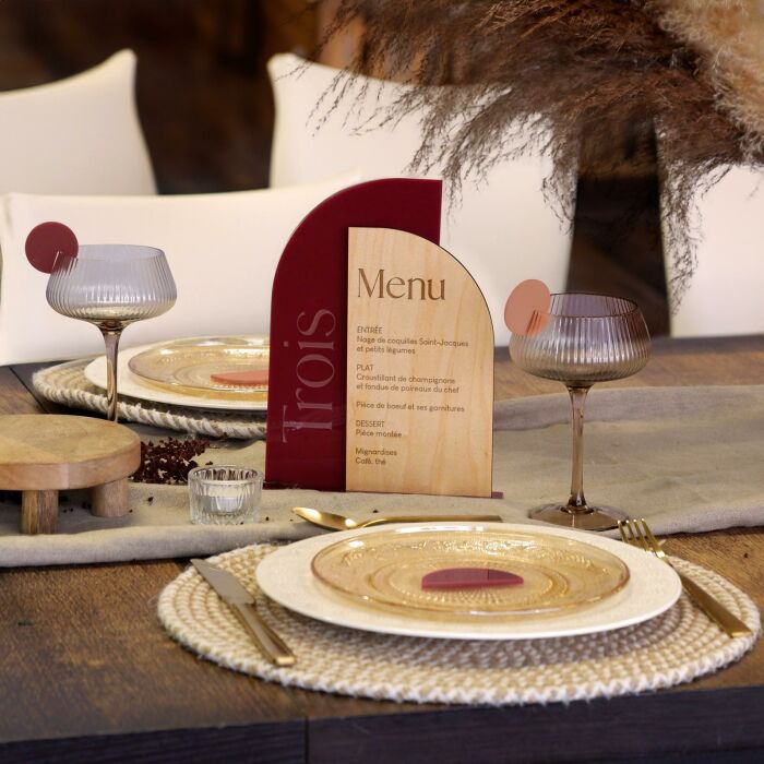 Menu mariage personnalisé bois 11x20 cm et numéro de table acrylique rouge carmin 12x23 cm - Terracotta